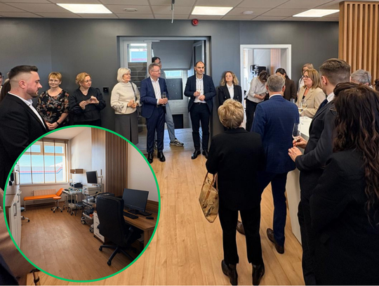 Przez lata stał pusty. Dawny biurowiec jest siedzibą placówki medycznej Przez lata stał pusty. Dawny biurowiec jest siedzibą placówki medycznej