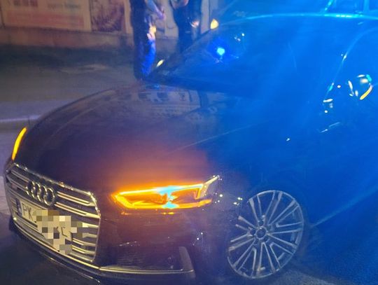 Przysnęło mu się... W Audi S5 na środku skrzyżowania!