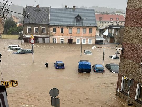 „Punkt koncentracji sił i środków”. W Kaliszu gromadzą się strażacy