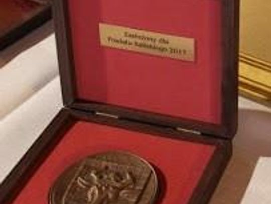 Rada Powiatu Kaliskiego nadała Medal „Zasłużony dla Powiatu Kaliskiego”