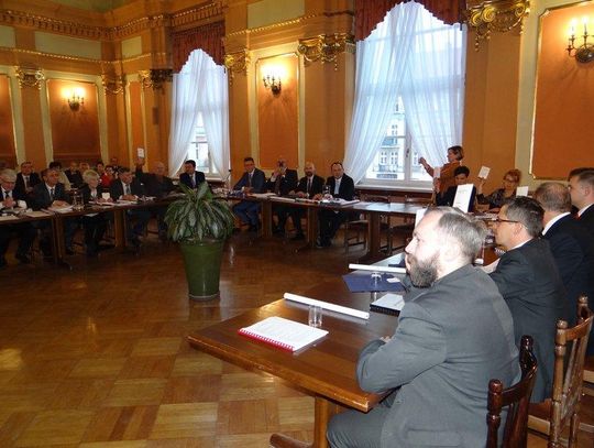 Radni przegłosowali – zapłacimy więcej za śmieci