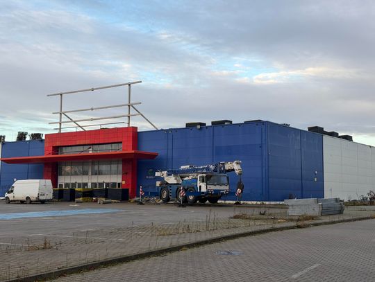 Roboty ruszyły! Ciężki sprzęt na placu po Tesco Roboty ruszyły! Ciężki sprzęt na placu po Tesco