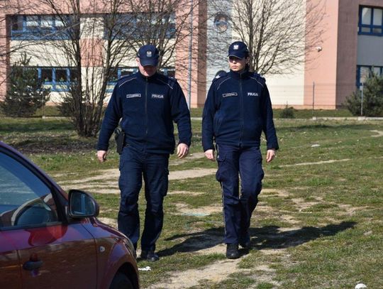 Rośnie liczba osób w kwarantannie. Policja ma pełne ręce roboty