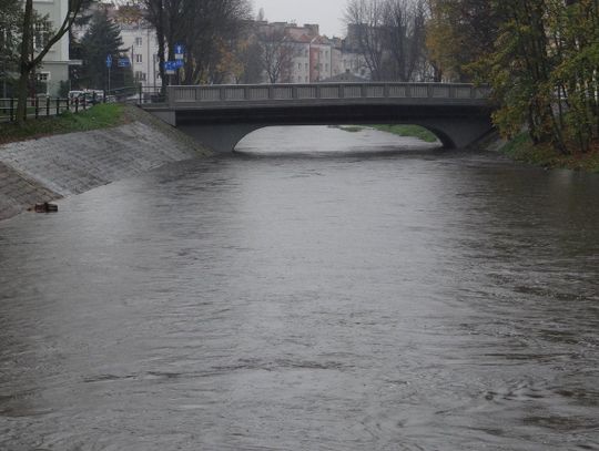 Rośnie poziom wody w rzekach ZDJĘCIA