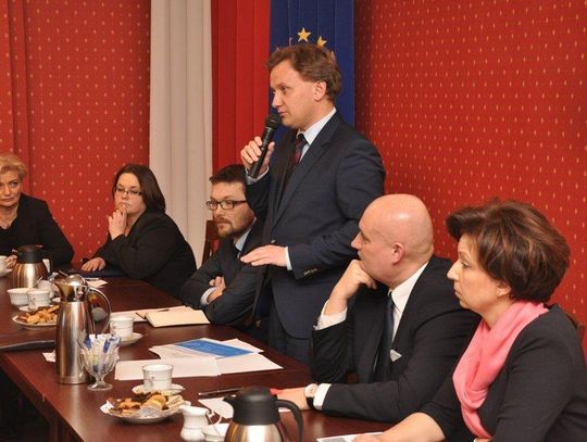 Ruszyły konsultacje w sprawie 500 +.  Kto dostanie te pieniądze?