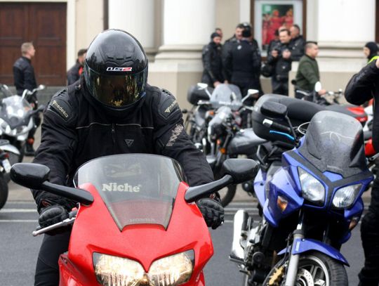 Ryk silników, piękne maszyny. Motocykliści z Kalisza i regionu oficjalnie rozpoczęli sezon ZDJĘCIA