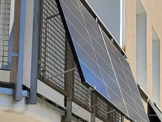 Są pieniądze na balkonową fotowoltaikę. Warto się pospieszyć ze złożeniem wniosku Są pieniądze na balkonową fotowoltaikę. Warto się pospieszyć ze złożeniem wniosku