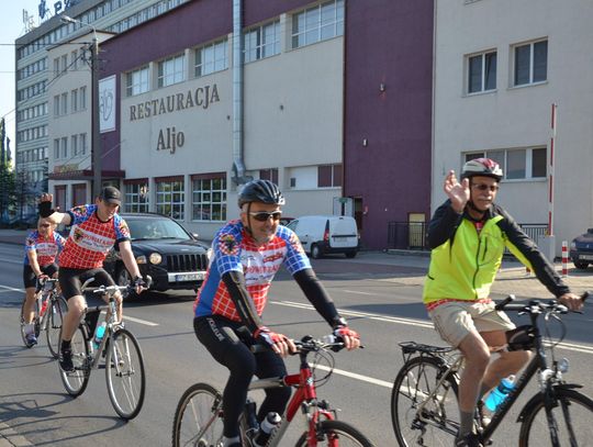 Samorządowcy jadą na rowerach do Częstochowy ZDJĘCIA