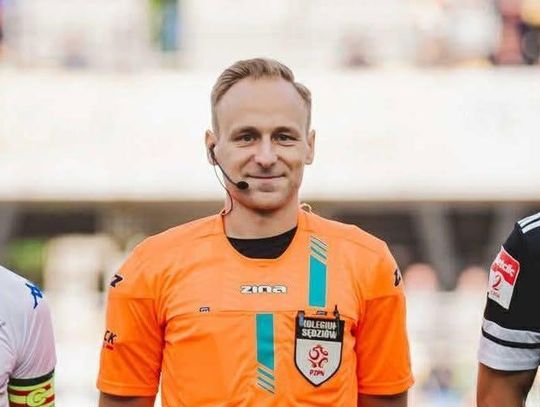 Sędzia z Kalisza na zapleczu Ekstraklasy. Paweł Wrzeszczyński z kolejnym awansem