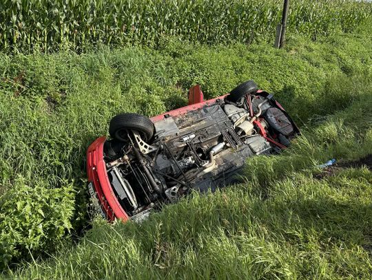 Sekundy od tragedii. BMW w rowie po spotkaniu z dziką zwierzyną
