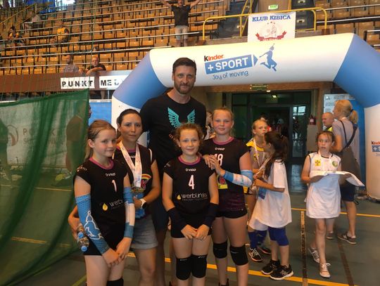 Siedem zwycięstw w Zabrzu. Siatkarki MUKS Jantar zagrały w finale rozgrywek Kinder+Sport (ZDJĘCIA)