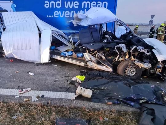 Śmiertelny karambol. Nie żyją cztery osoby ZDJĘCIA