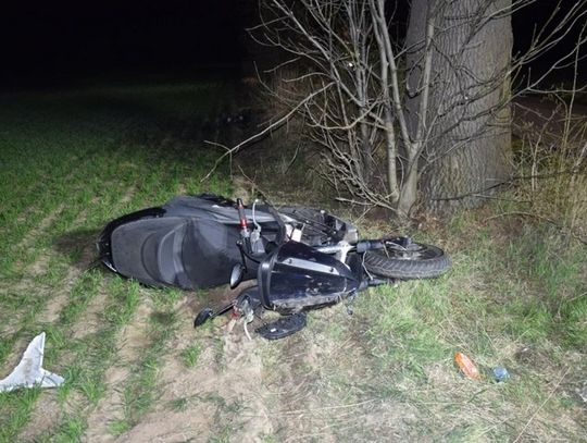 Śmiertelny wypadek młodego motocyklisty. Mężczyzna uderzył w drzewo