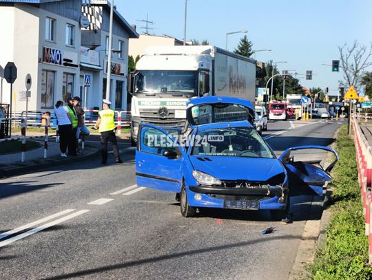 Śmiertelny wypadek na DK12.  Kobieta uwięziona w aucie