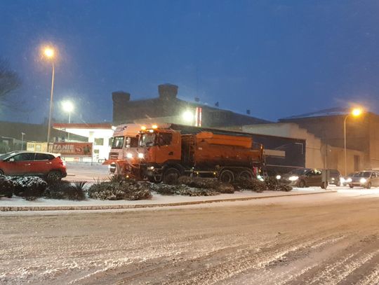 Śnieżyca nad Kaliszem. IMGW wydał ostrzeżenia ZDJĘCIA