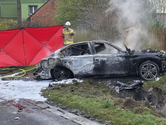 Spłonęli w luksusowym aucie.  Nieznana tożsamość dwóch ofiar