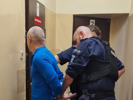 Spotkał się ze swoją ex w hotelu. Brutalnie ją pobił i skopał