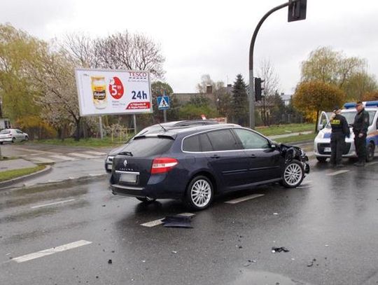 Spowodował kolizję i uciekł w pole