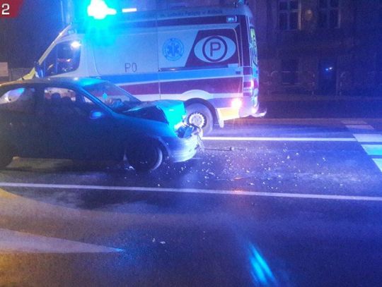 Spowodował kolizję, porzucił auto i uciekł pieszo. Kierowca prawdopodobnie pijany, szuka go policja