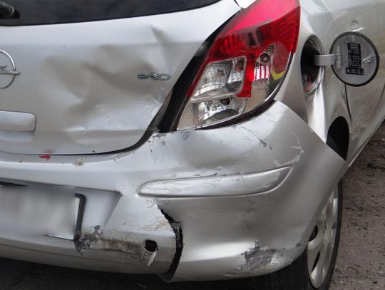 Spowodował kolizję, porzucił auto i uciekł. Szuka go policja ZDJĘCIA