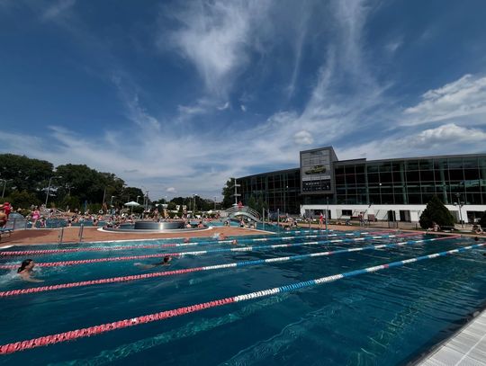Spragnieni letniego relaksu? Aquapark otwiera baseny zewnętrzne