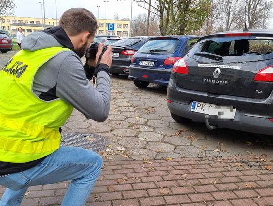 Sprawca wybitych szyb wciąż poszukiwany. Zniszczył 37 aut