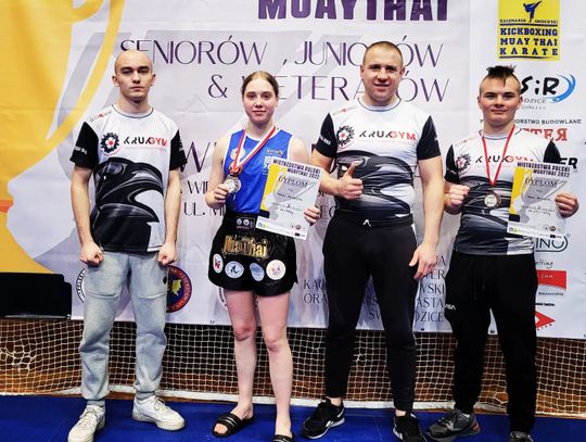 Srebro i brąz w Świebodzicach. Reprezentanci Kruk Gym z medalami MP w muay thai