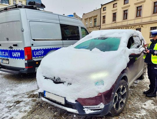 Sroga kara za śnieg na samochodzie. Mandaty już się sypią