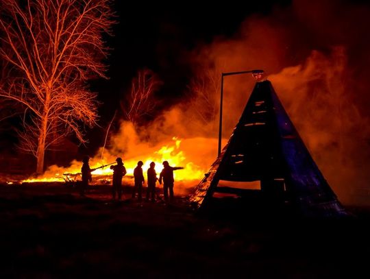 Stodoła i dwa wigwamy poszły z dymem ZDJĘCIA