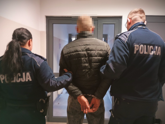 Strach we własnym domu. Policjanci zatrzymali trzech mężczyzn