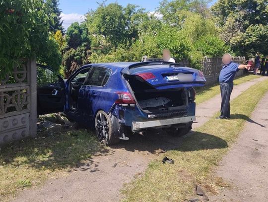 Stracił panowanie nad autem i wjechał w ogrodzenie. Groźny incydent na Łódzkiej