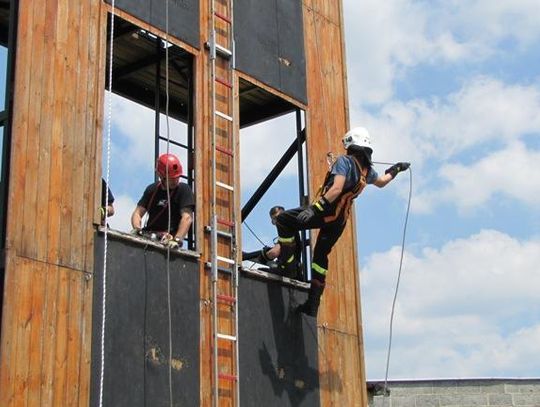Strażacy-ochotnicy szkolili się z ratownictwa wysokościowego ZDJĘCIA