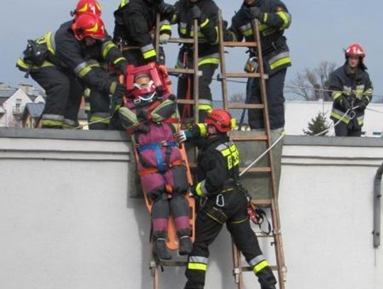 Strażacy ratowali na wysokości ZDJĘCIA