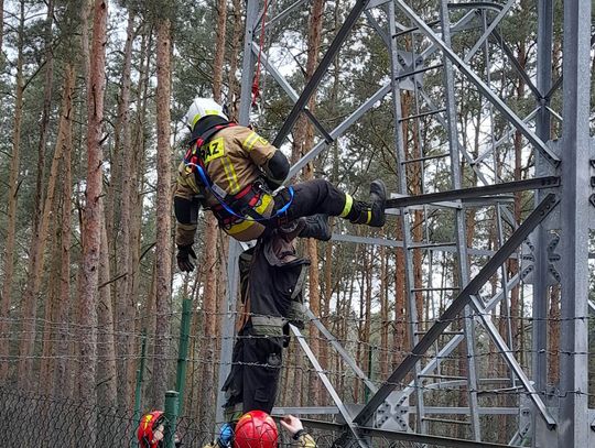 Strażacy ze Stawiszyna ćwiczyli na wysokościach ZDJĘCIA