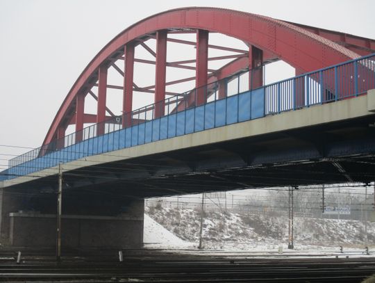 Strażnik uratował mężczyznę, który chciał skoczyć z wiaduktu