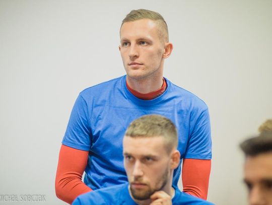 Strzelał bramki w I lidze, teraz zagra dla KKS-u. "Jestem tutaj, by pomóc w awansie"