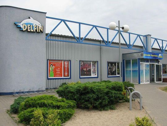 Supermarket po basenie Delfin?