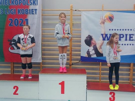 Świąteczny Turniej Rzucanek. Na podium siatkarki Jantara (ZDJĘCIA)