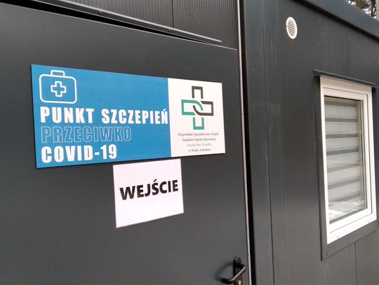 Szczepienia przeciw COVID-19: miejsc brakło w kilkadziesiąt minut