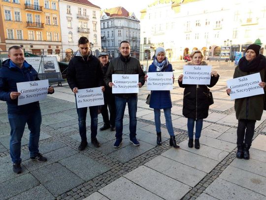 Szczypiorno walczy o salę gimnastyczną ZDJĘCIA