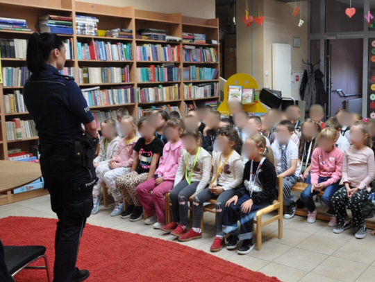 Szkoła ostrzega przed zagrożeniem. Policja rozmawia z dziećmi