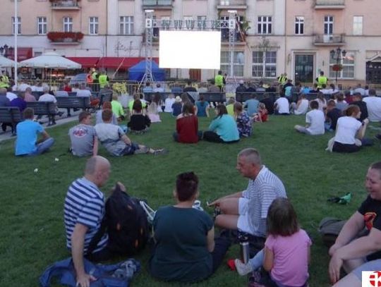 Szykują Strefę Kibica. Start już za godzinę WIDEO