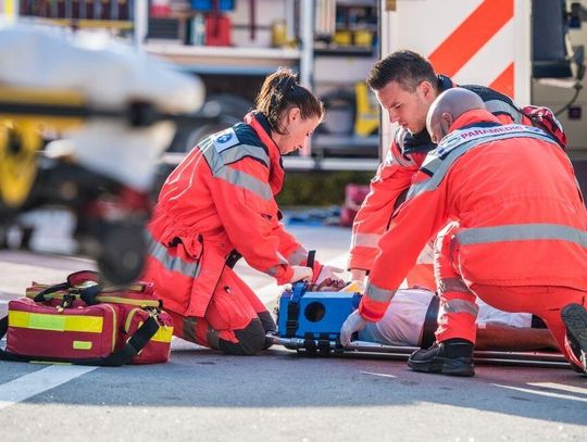 Teraz ataki na medyków będą ostro karane. Nowe przepisy już obowiązują Teraz ataki na medyków będą ostro karane. Nowe przepisy już obowiązują