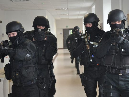 Terroryści, strzały, ranni. Policja ćwiczyła w PWSZ w Kaliszu ZDJĘCIA