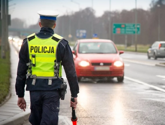 Tłumaczyła policji, że nie ma prawka, bo jeździ tylko na cmentarz... To i tak nie wszystko!