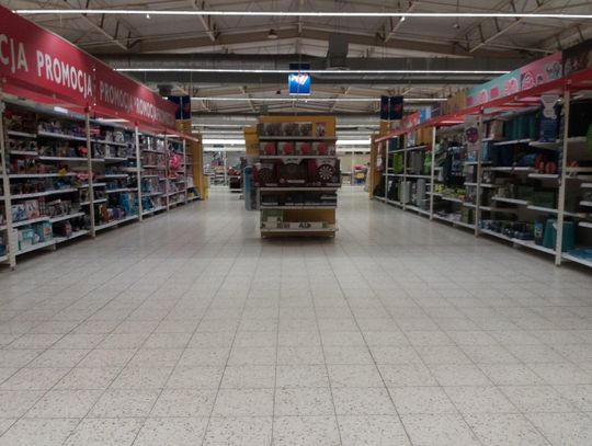 To ostatnie godziny Tesco przy al. Wojska Polskiego. Hipermerket pustoszeje ZDJĘCIA