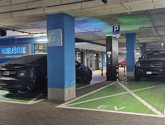 „To tykająca bomba?” Elektryki i ładowarki na podziemnym parkingu Galerii Amber