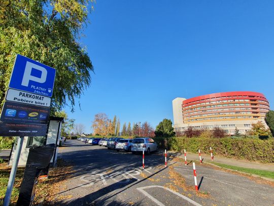 "To żerowanie na ludzkim nieszczęściu". Parking przy okrąglaku do zmiany?