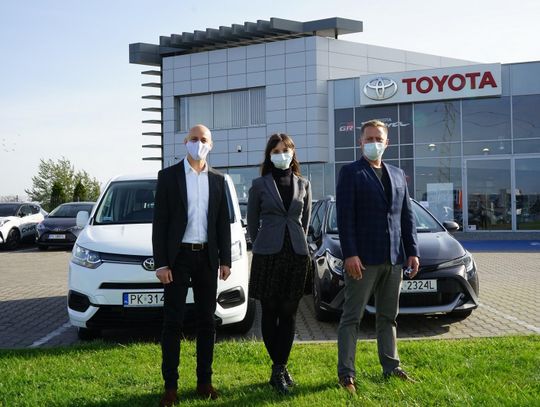 Toyota Mikołajczak oficjalnym partnerem Fundacji Reakcja. Jeździmy Corollą Trek i Proace