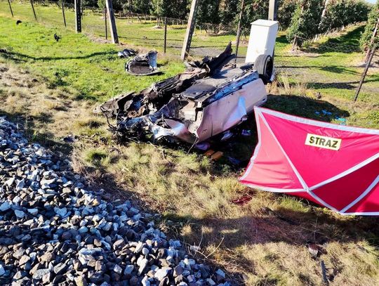 TRAGEDIA na przejeździe kolejowym! W aucie młodzi ludzie